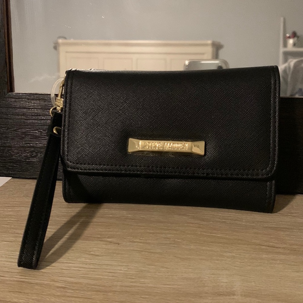 Steve Madden wristlet